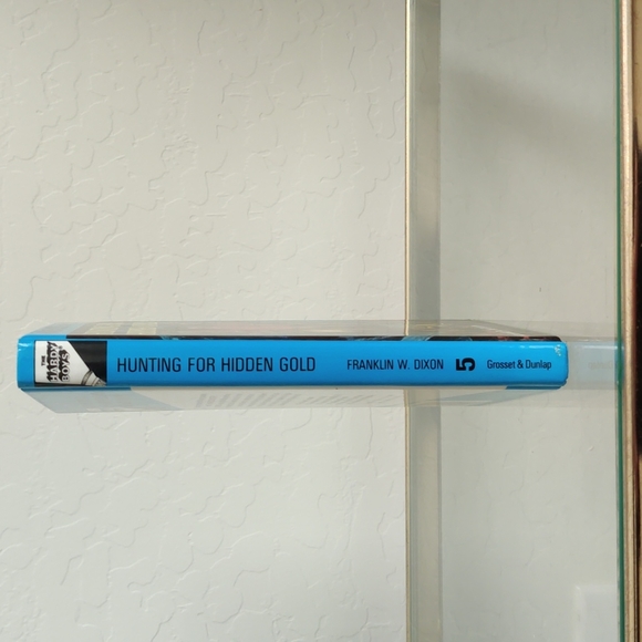 The Hardy Boys Mysteries Book - Picture 2 of 3